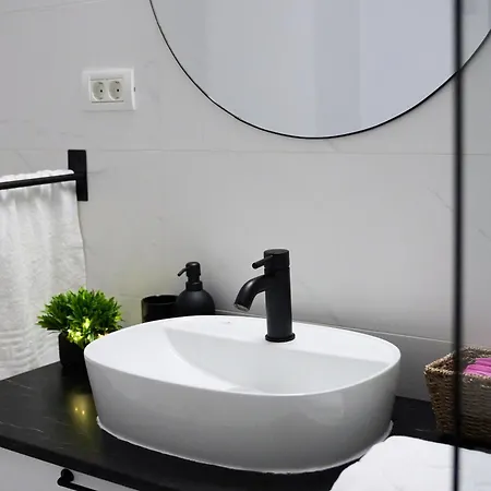 Apartmán Nest & Rest Fast Wi-fi Free Parking *