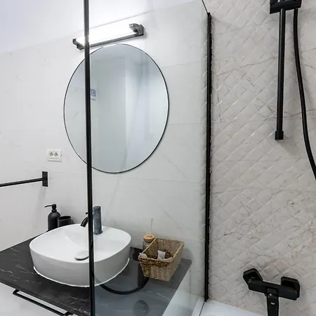 Nest & Rest - Wi-fi & Free Parking